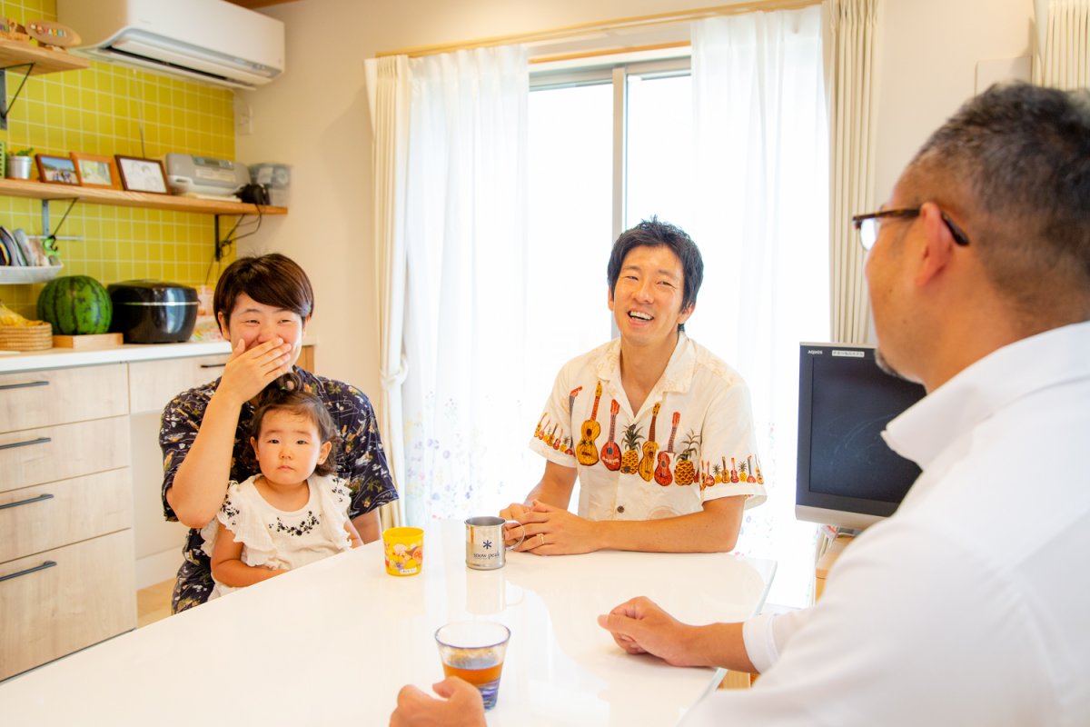 広い吹き抜けとオープンキッチンが特徴の住まい(茅ヶ崎市 K様)