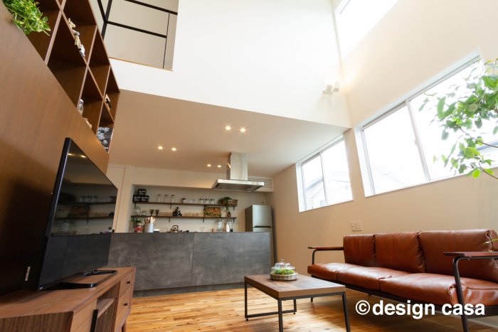 「design casa」の注文住宅は、建築価格が決まっていません。「建築家とつくる家」となると予算が高額になるイメージもありますが、自由設計だからこそ予算範囲内でかなえることも可能。これまでも2300万円〜3000万円相当まで、さまざまな価格帯での家づくりを担ってきました。