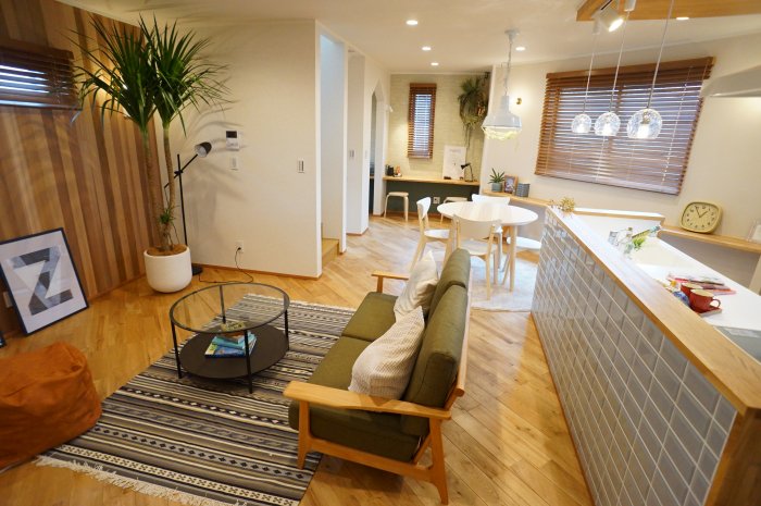 ＋DAIKATSUでは、地盤調査から外壁通期まで一貫して耐震のための施工を行っております。<br />
発泡硬質ウレタン使用で快適な高気密・高断熱な住まいを実現。お客様が安心して日々を過ごせるように耐震等級は全て最高等級３。家族の命と財産を守る家を実現しています。