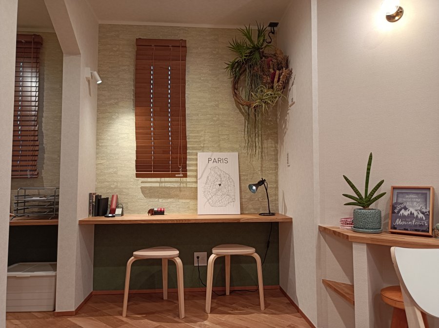 働き方が柔軟で多様になっていくなか、<br />
自宅でのテレワークの普及が進んでいます。<br />
住まいにこそ働きやすい空間を設け「家で働く」をより快適にした住まいです。<br />
