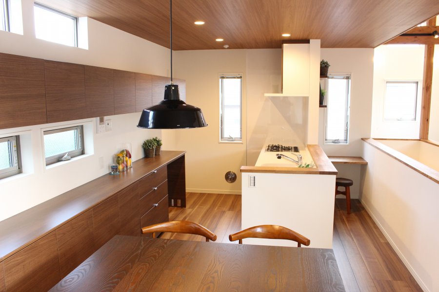 狭小地は住みにくいイメージがありがちですが、注文住宅であれば家事がしやすく、適材適所の収納のある間取りを叶えることができます。